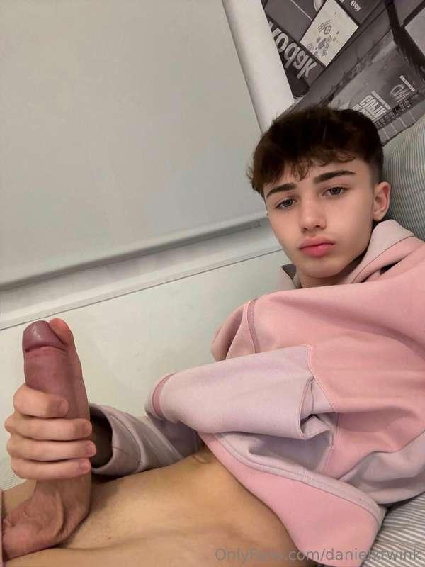 I want to fuck a throat🤤