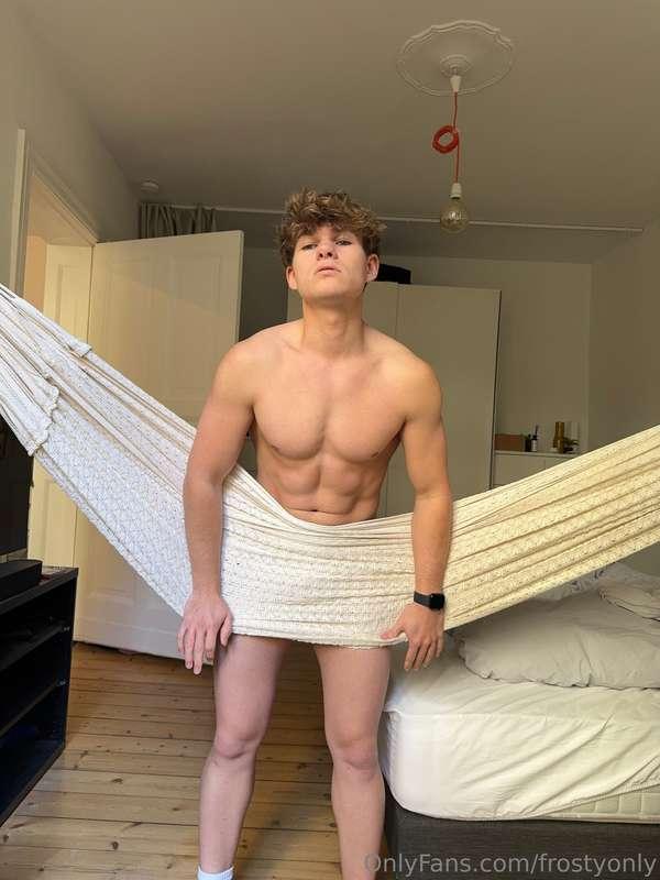 Hey, would you swing with me😚I promise I don't bite😏