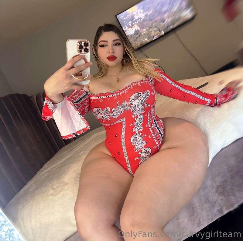 📸@misscurvydoll to discover more 💕👀