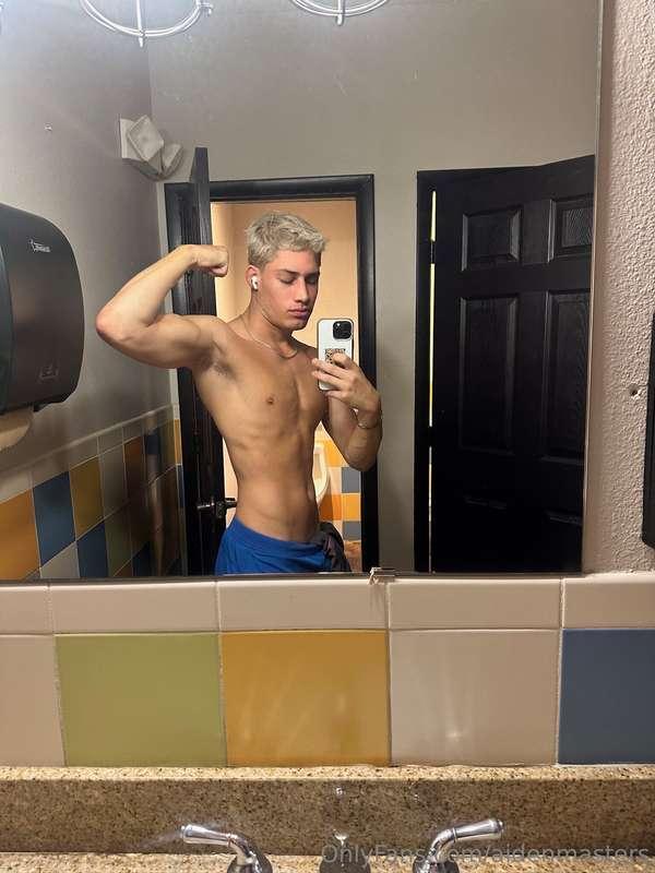 what would you do if you saw me flexing like this?