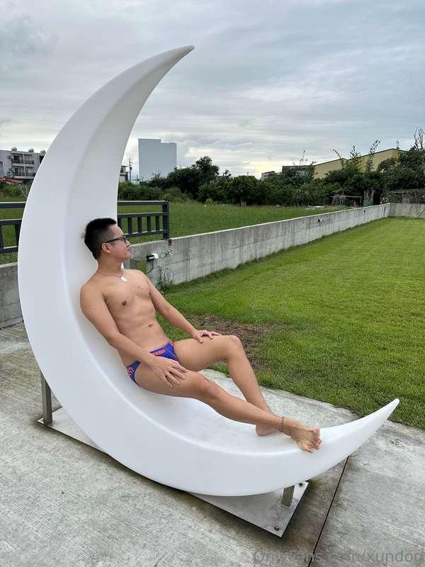 彎彎月光上，小野犬在淫蕩🥴