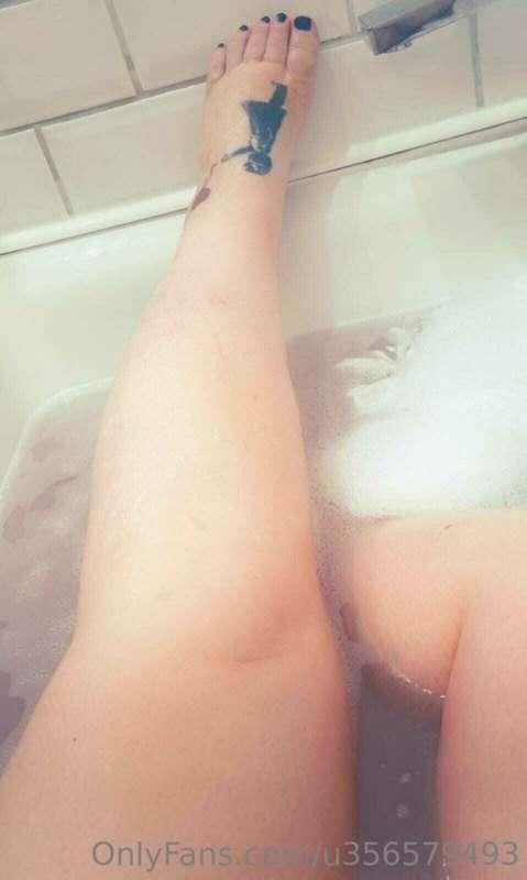 Bathtime 😶‍🌫️🥰

Send me a £5 tip to receive a fully naked cl..