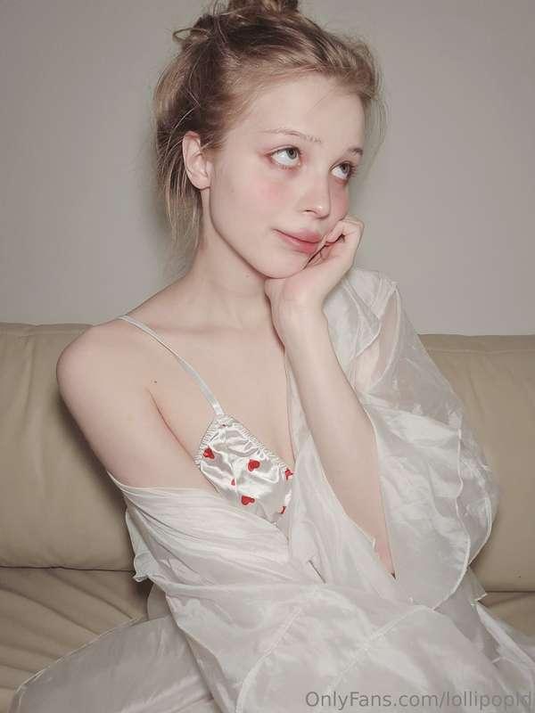 I study graphic design👩‍💻It’s not easy, but I love turning i..