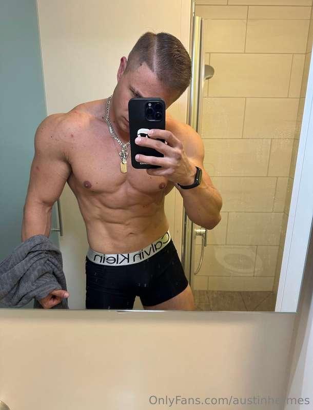 Right after the gym I'm ready to pound you from behind 😈🍌