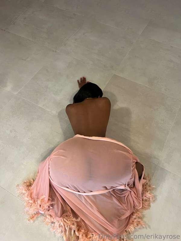 💕 should I take off my robe ?