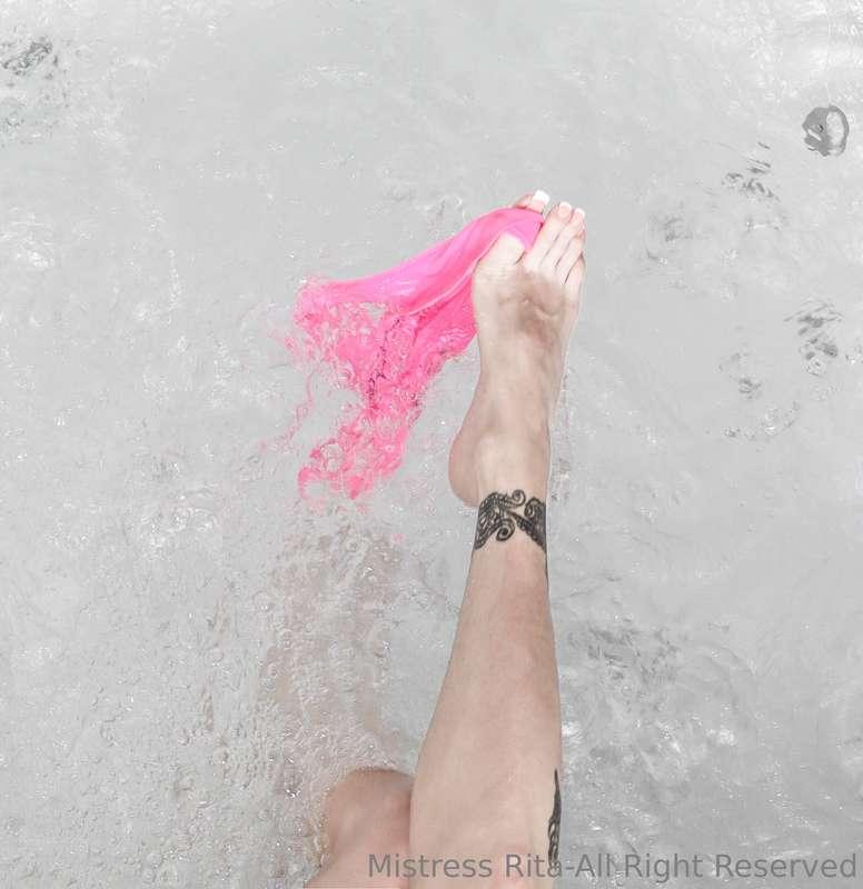 On Thursdays, we take money from loser Fans on the internet ..