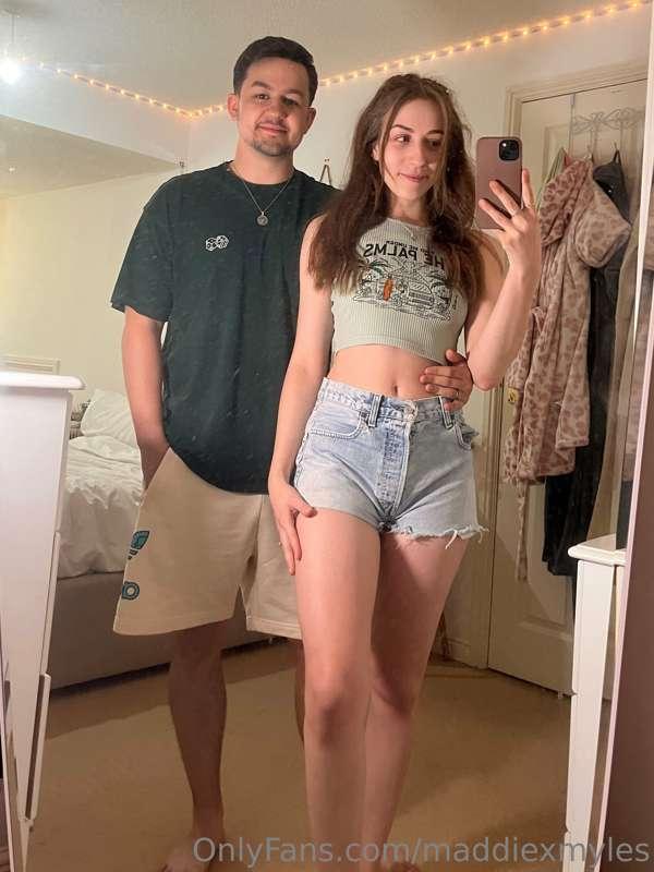 Normal selfies always end up naughty! 🤭😈 

Would you flash m..