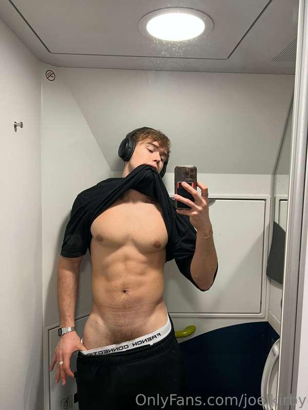 Back from the gym, wanna have some fun? message me💦