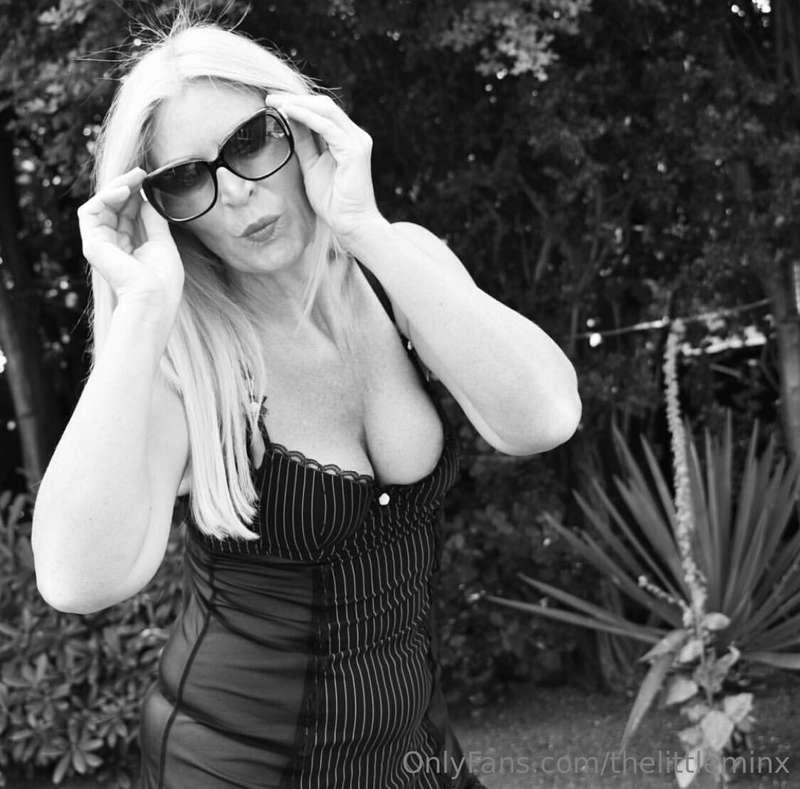Who wants to play 💋 we love people watching