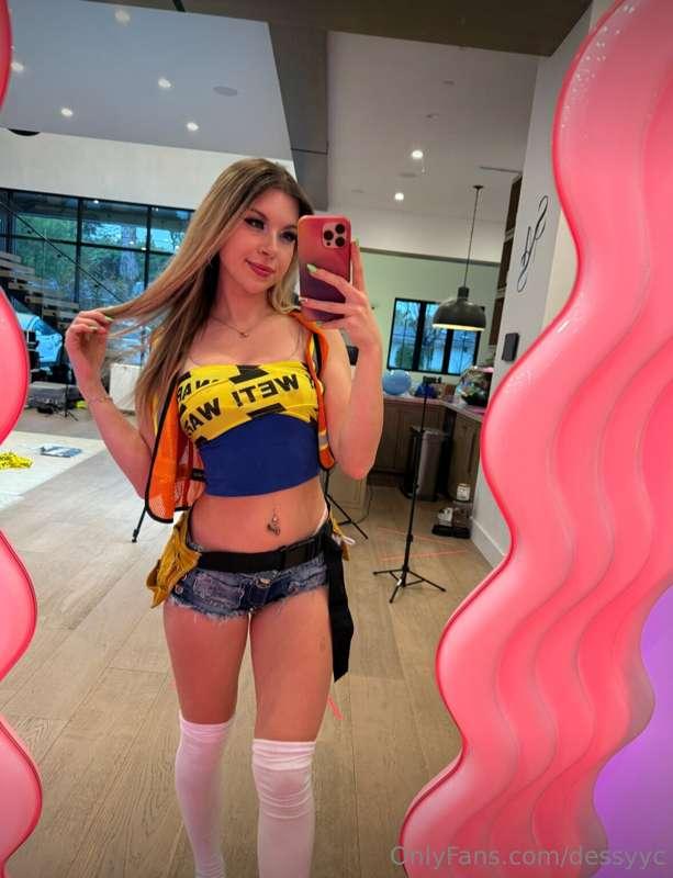 who's up for roleplaying? I'm bored 😘