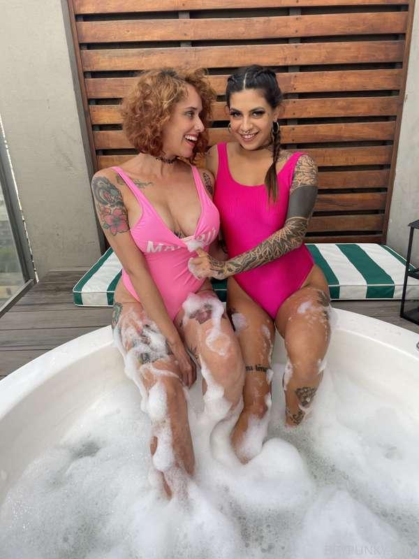 Here is some fun to get your Monday in the best MOOD! With m..