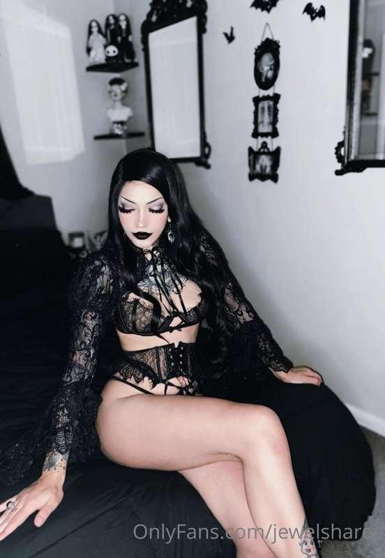 Angel of darkness 🖤🕸

Sorry for not posting last Friday *tha..