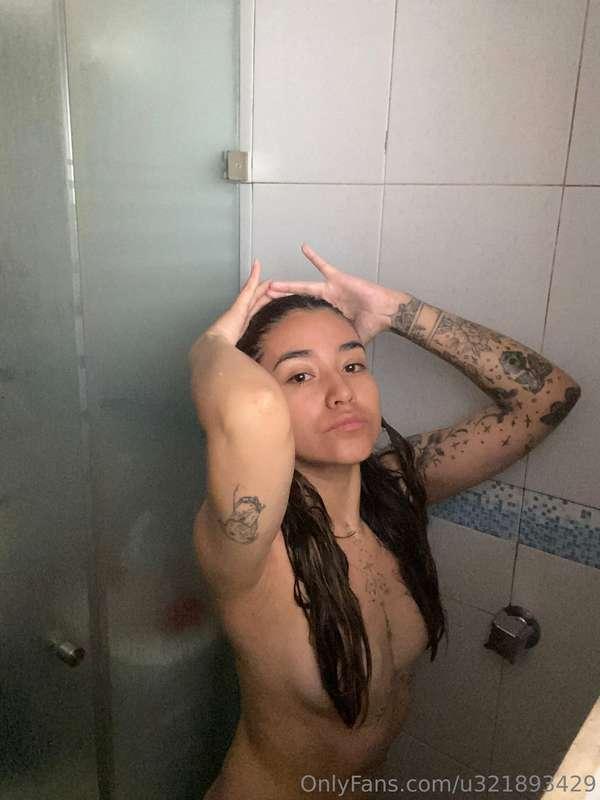 Te gustaría bañarte conmigo? 🔥