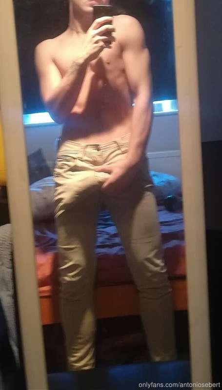 This shit won't fit in these damn pants lmaoooo