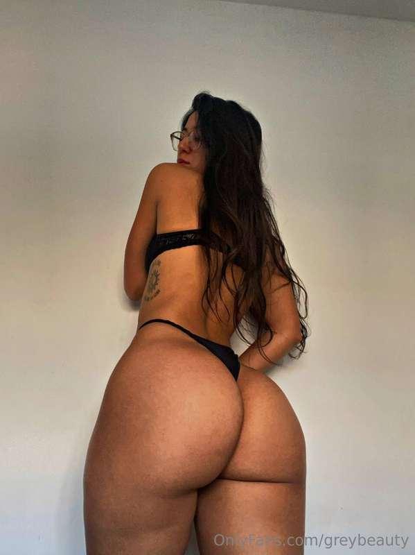 𝗦𝗵𝗲´𝘀 𝗺𝘆 𝗳𝗿𝗶𝗲𝗻𝗱 𝗠𝗮𝗿𝘁𝗶𝗻𝗮💖, 𝘀𝗵𝗲 𝗵𝗮𝘀 𝗮 𝗵𝘂𝗴𝗲 𝗵𝗼𝘁 🍑𝗮𝘀𝘀🥵, 𝗱𝗼𝗻'𝘁 𝘆𝗼..
