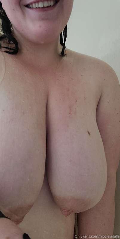 A couple post workout shower clips 💦😘👙