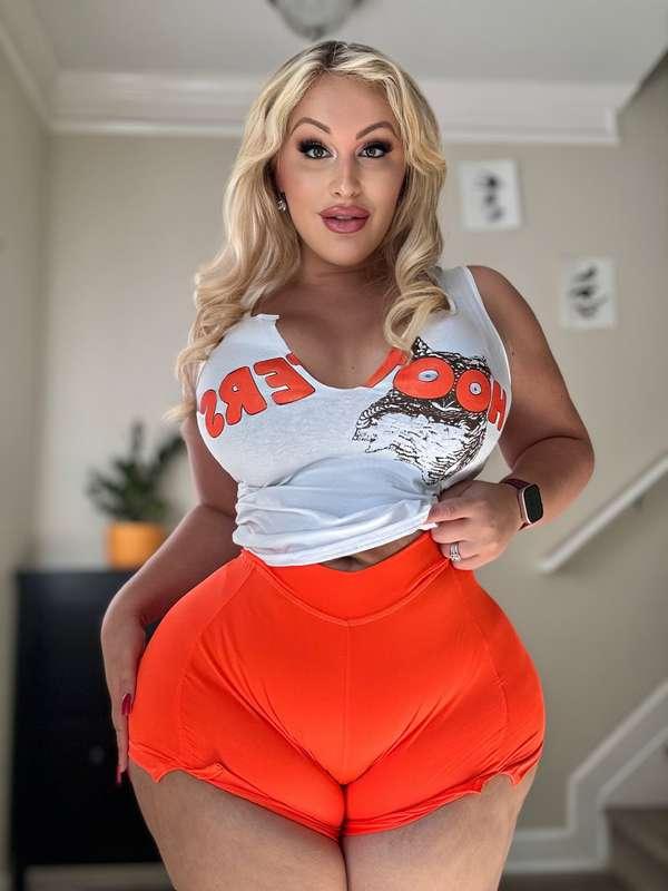 Welcome to hooters, what can I get for you today? 🐓