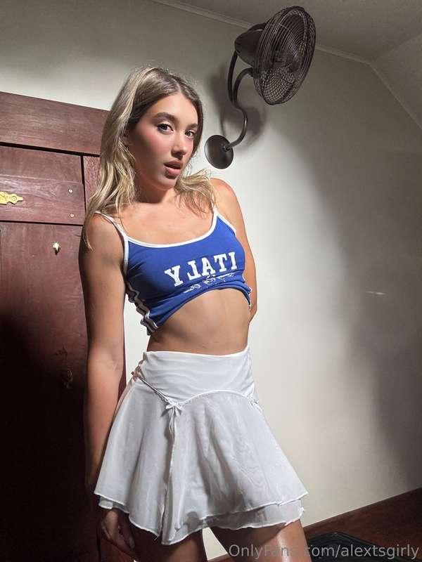 Lift the skirt and lose your mind 😏