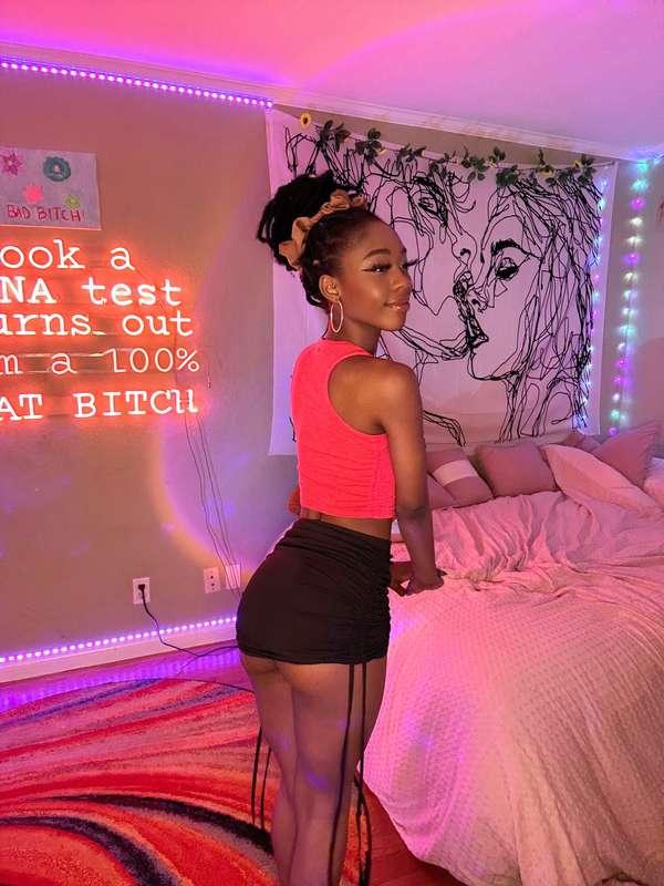 are u up ????🩷🥰🫢