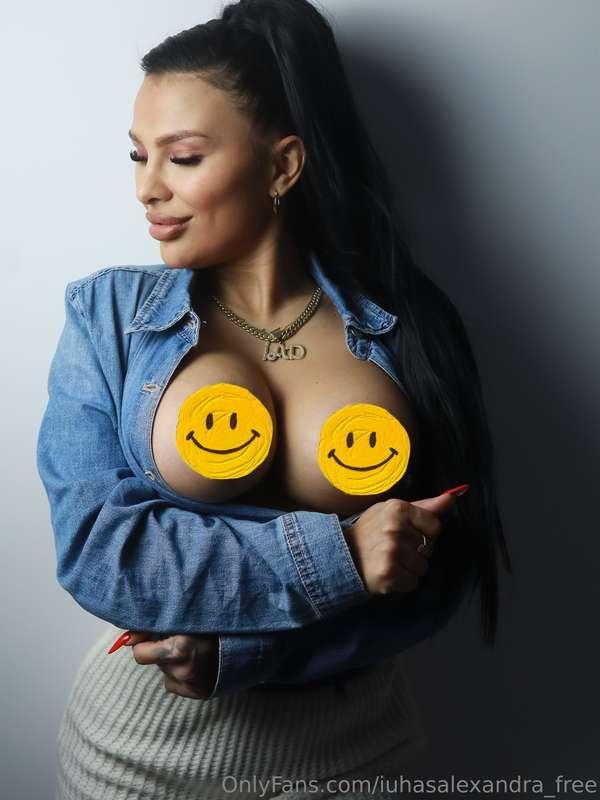 @iuhasalexandra_vipnaughty videocalls+custom videos 🔞♥️🔞@iuh..