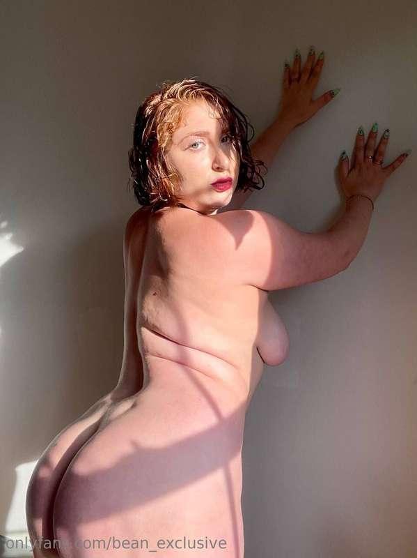 My squirting, anal-loving, kinky friend Ivy @plantgalfree is..