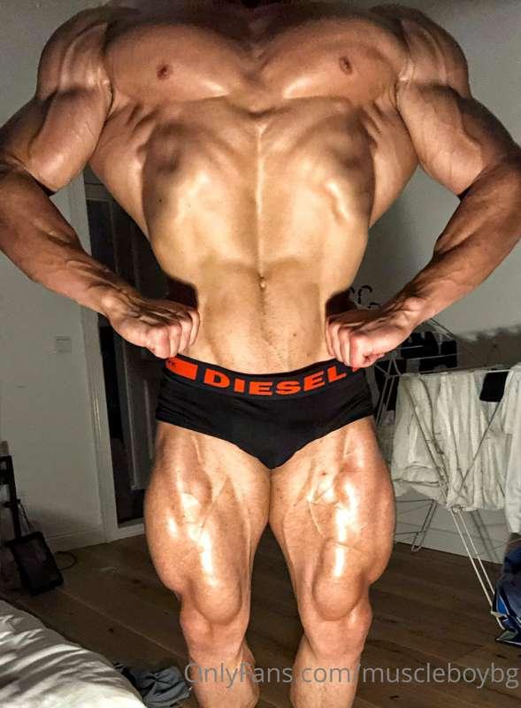 Oiled up , wanna worship?