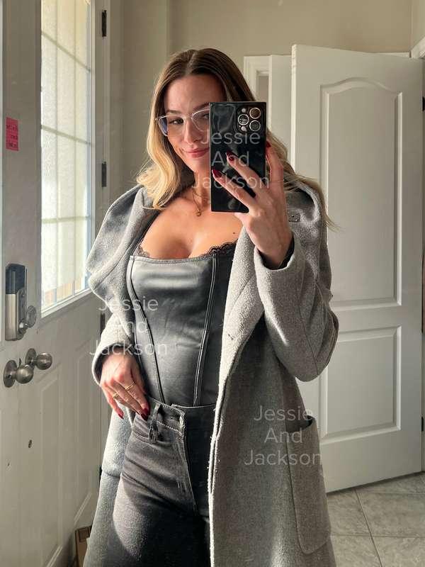 I wish I took more pics of this sexy outfit I wore to the st..