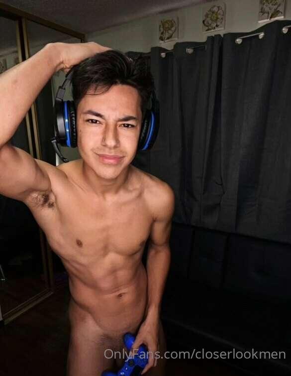 Are you following this sexy Latino twink? 👀🔥🍆 

@matthewmira..