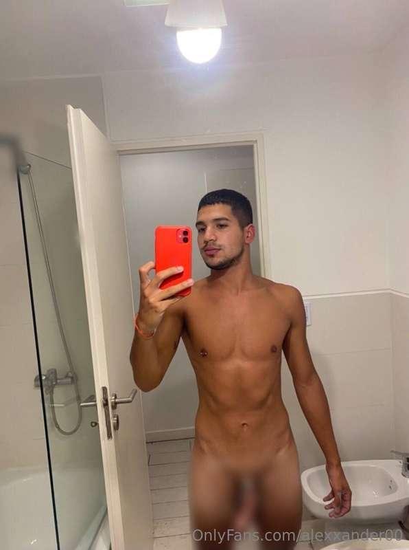 Hey i am @morochovip a 23 years old boy. The hottest morocho..