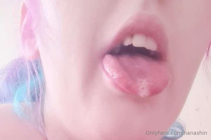 bruh stop eating with your mouth open its gross
