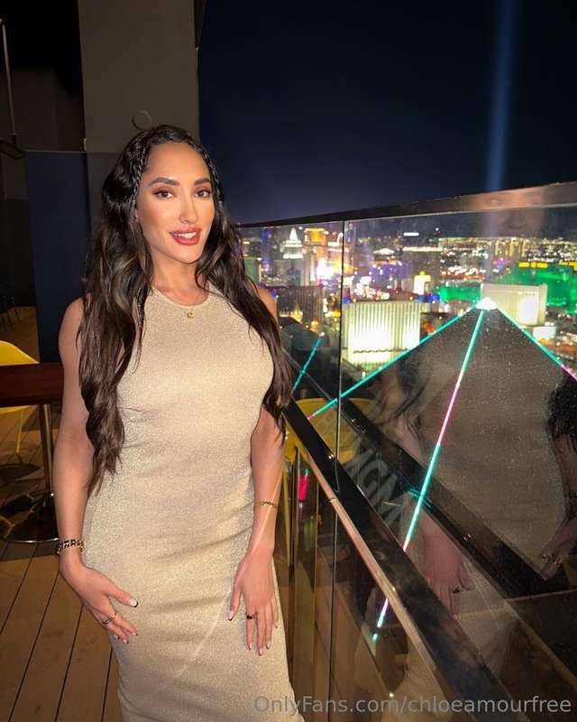 Would you take me out to dinner? 🌮 Where would we go?! 🤪 Mes..