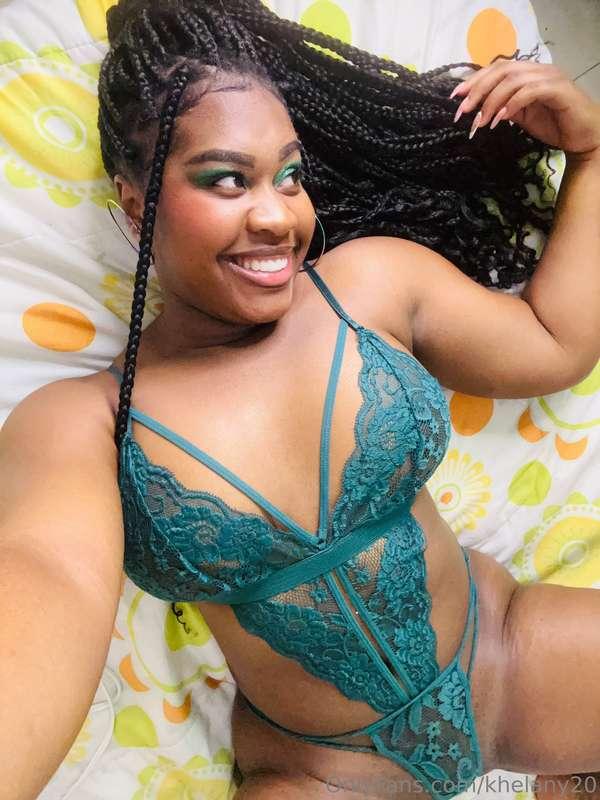 Here's a sexy ebony woman 😍