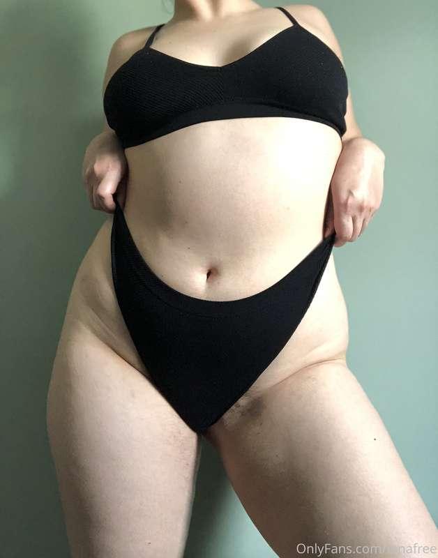 Swipe for a fuzzy surprise 🍑  Head to my Premium page for UN..
