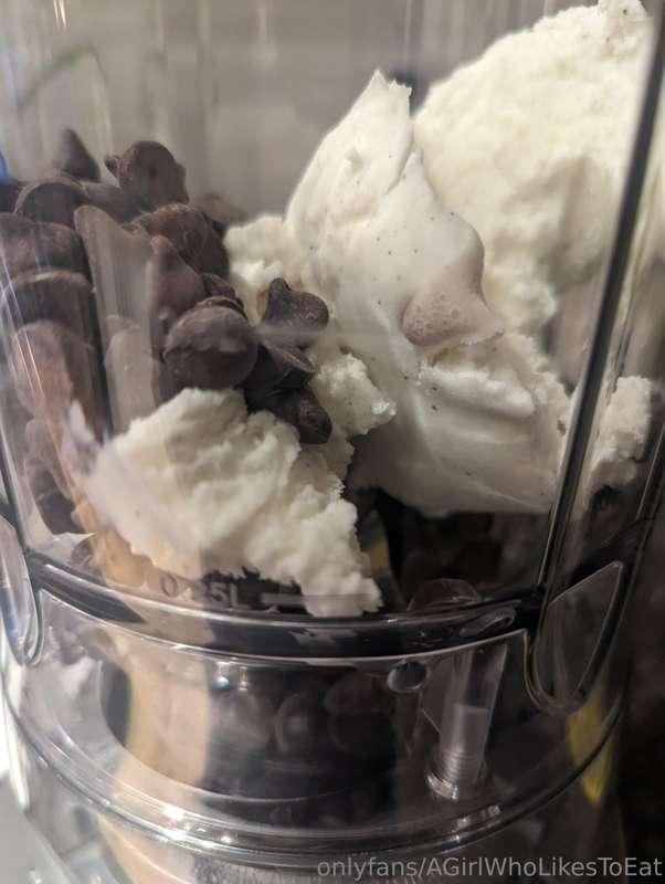 Bought a blender because I NEEDED a milkshake 🤤