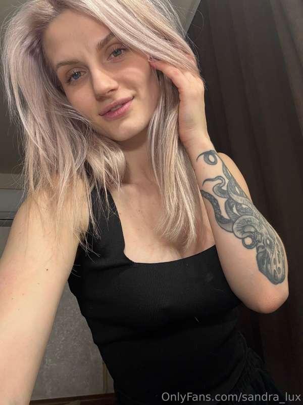 Happiness looks good on me, don't you think? 🥰💕