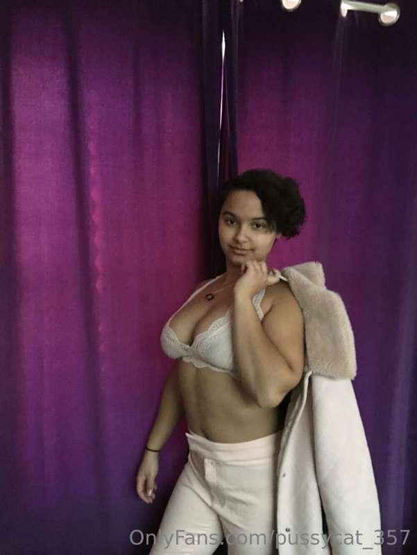 Happy Valentine’s Day! A photoshoot from last year that I di..