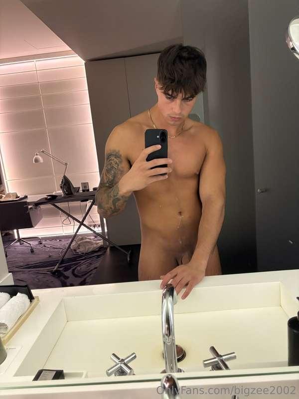 Happy New Year 🎉 here's to new adventures and plenty more sp..