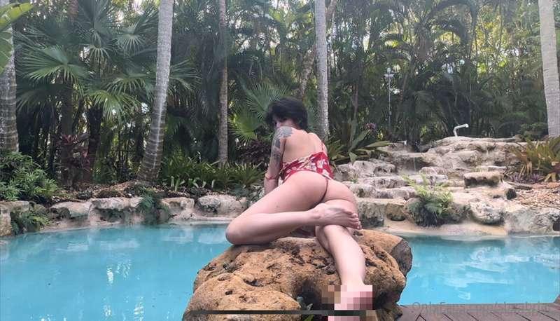 if we went to the pool together and i did this wwyd ? ;)  ti..