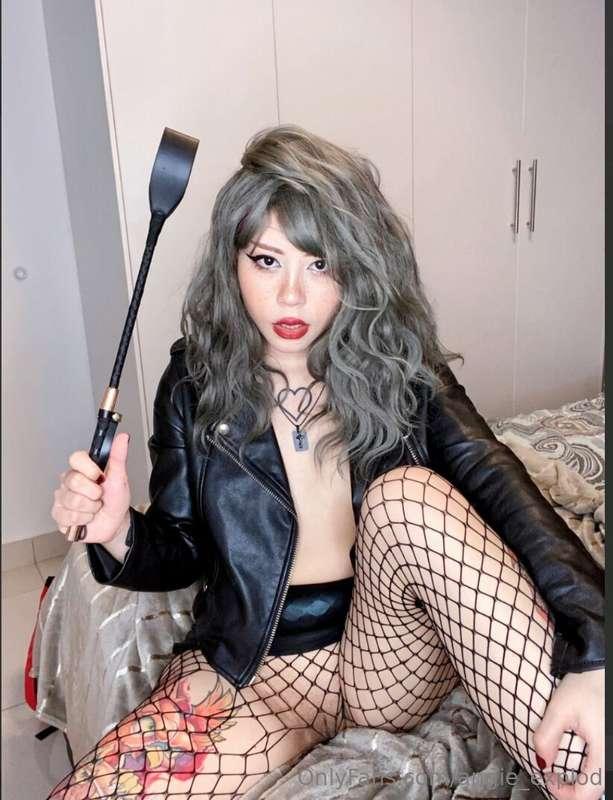 Kneel, bitch 😈, when your Mistress @bdsmmistressroxy is befo..
