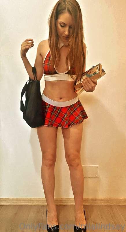 Do you like me as a cute college girl? Be nice and we learn ..