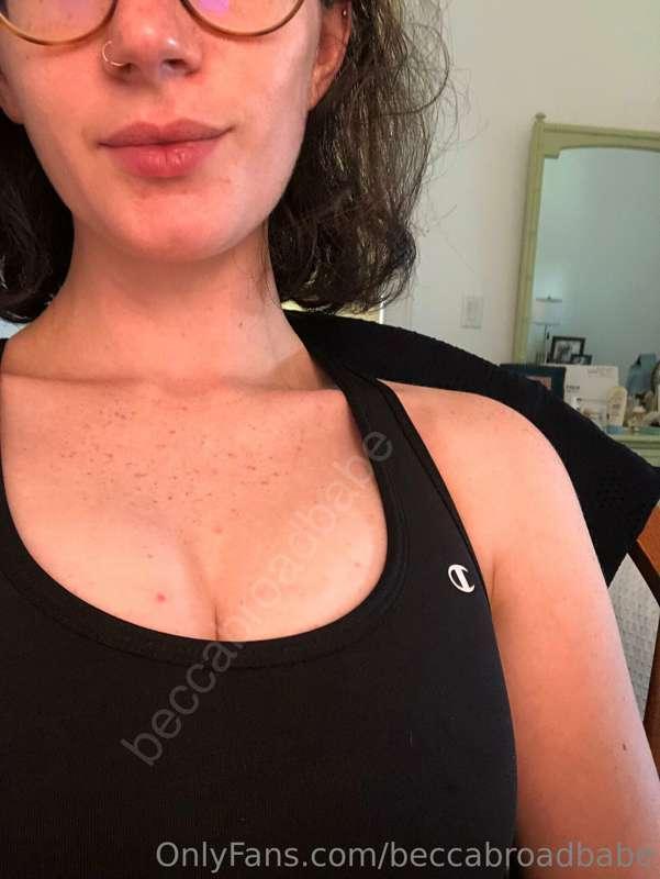 this sports bra is _______ mad libs style ur answer in the c..