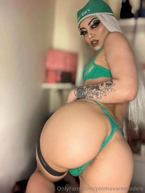 Încă nu te-ai abonat la colega mea, nu știu de ce nu o faci ..