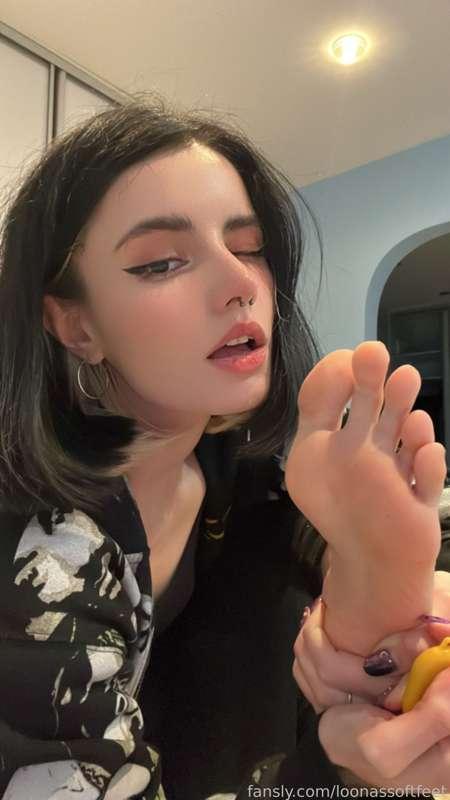 horny feet mood