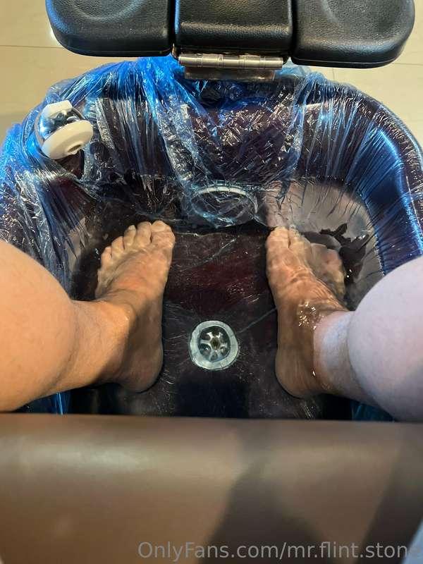 I’m getting my feet all nice ready for my girlfriend @caunic..