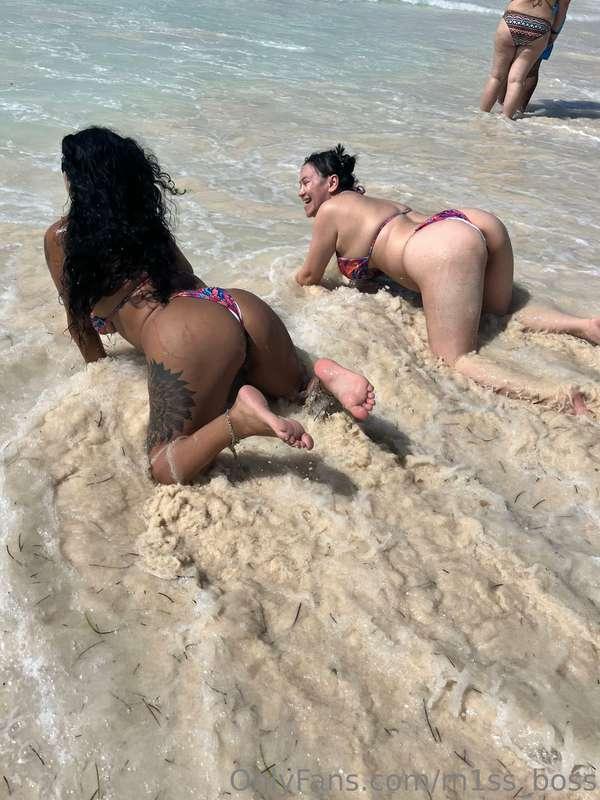 Lmao idk wtf we was doing 
But don’t we look like salt n pep..