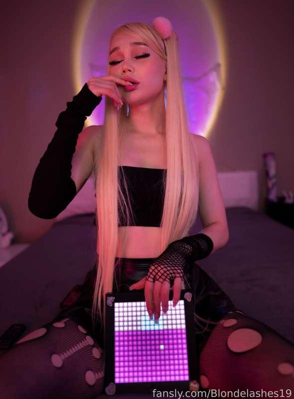 blondelashes19 image #13