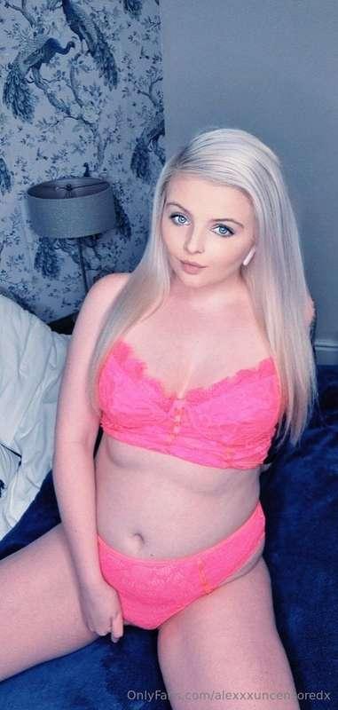 This isn’t even my naughtiest pose… but I bet you want to ke..