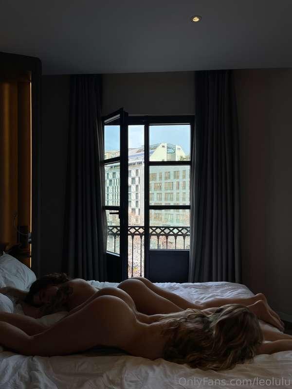 Wanna lay with us? @lumiray ♥️