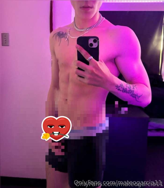 let it fall and swallow my hard dick. What you gonna do? 🔥😏