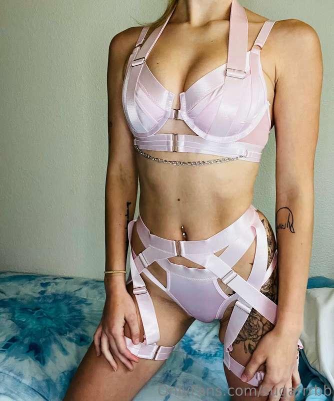 Do we like the new outfit🤔❤️